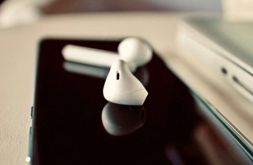 Україночка 86 **AirPods у шлунку: як дівчина ледь не втратила слух через необачність**