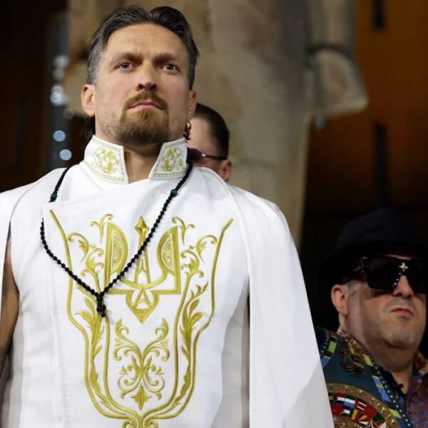 Усик в Damirli: фешн-символізм на тлі спортивної битви.