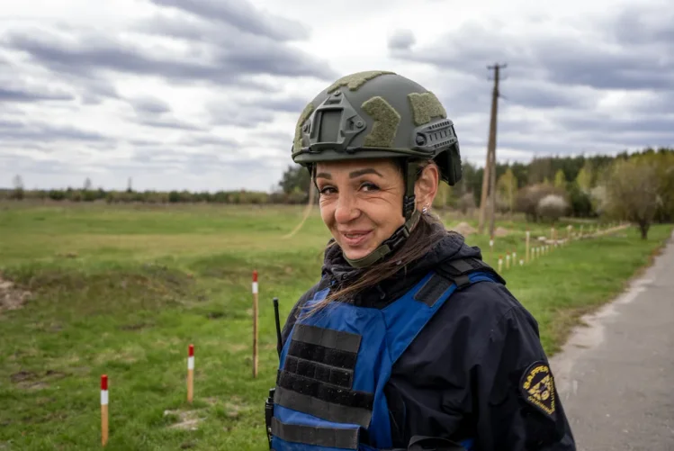 Українки розміновують життя: три історії незламності, що руйнують стереотипи