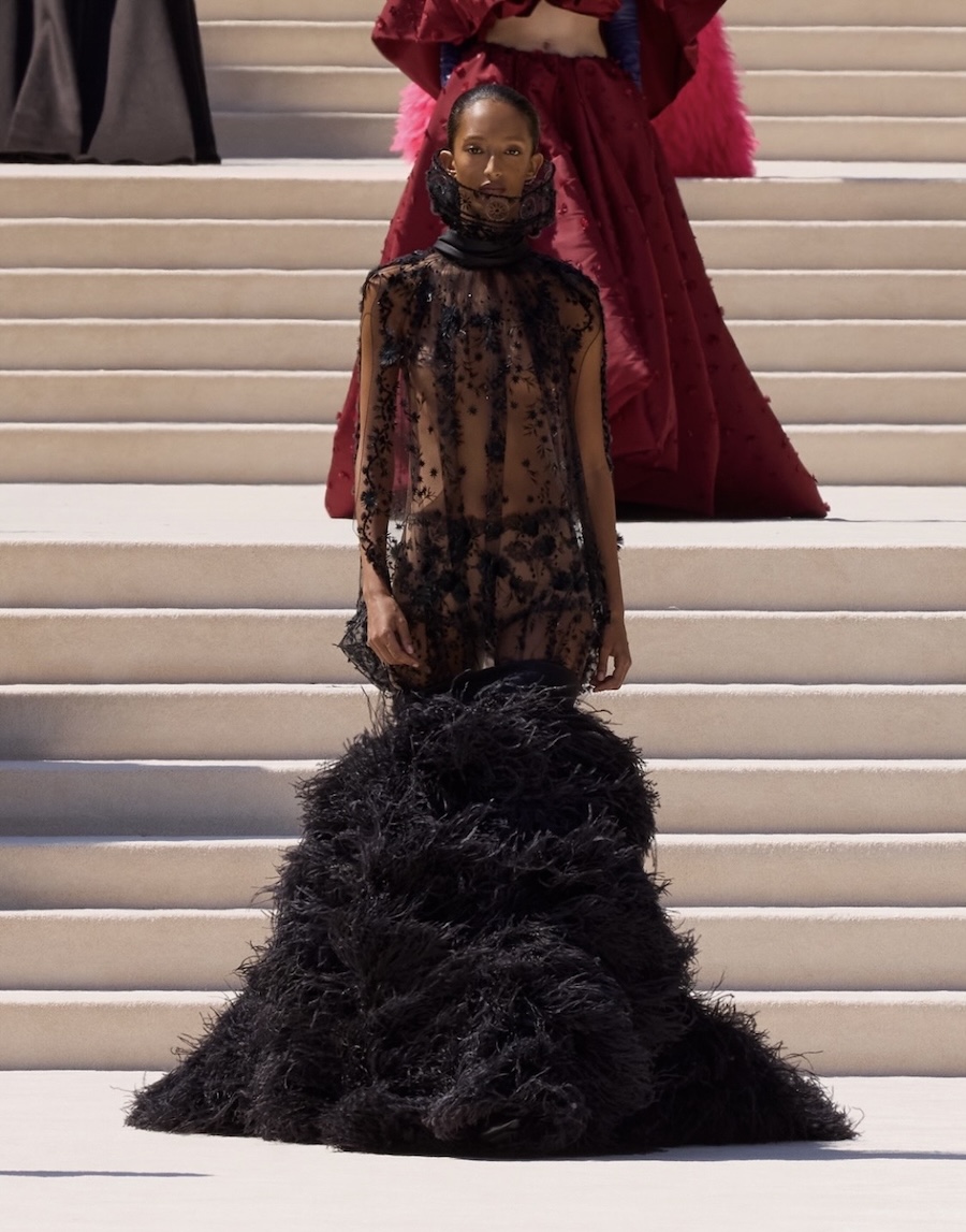 Дефіле Haid та дивні силуети: чи здивувала деbutна колекція Pierpaolo Piccioli для Balenciaga