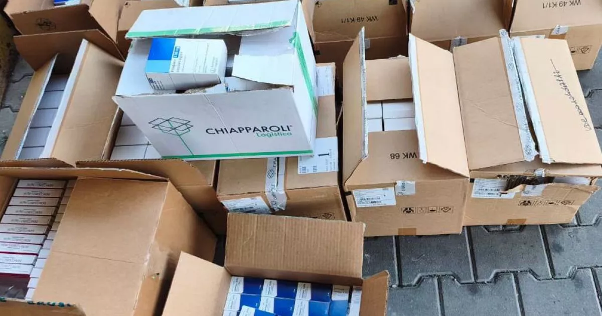 Гуманітарка з сюрпризом: 700 тисяч гривень ліків знайшли у вантажівці. 2 Фото до статті