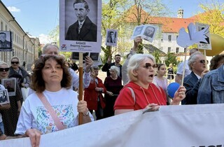Розшифровано: Чому Бандера на "Безсмертному полку" в Німеччині — загадка, що шокує! 7