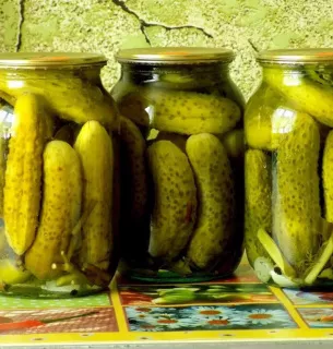 Хрусткі мариновані огірки без оцту: простий рецепт із пікантною гостринкою Хрусткі мариновані огірки без оцту: простий рецепт із пікантною гостринкою