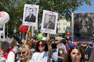 Розшифровано: Чому Бандера на "Безсмертному полку" в Німеччині — загадка, що шокує! 9