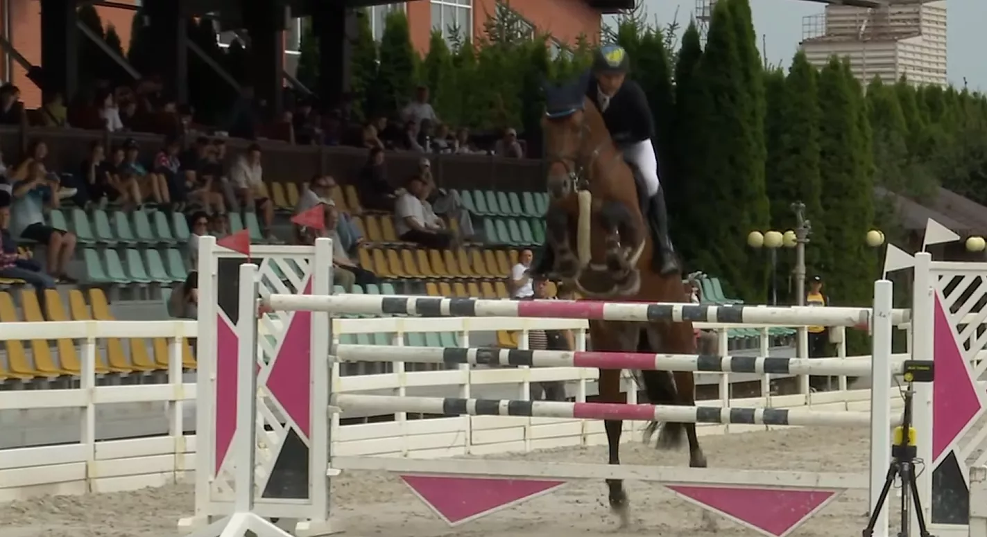 Секрети чемпіонського маршруту: хто підкорив вершину кінного спорту України? 4 Євген Лапа на коні Корамбо