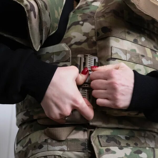 Жінки України: незламні берегині, що плетуть майбутнє нації.