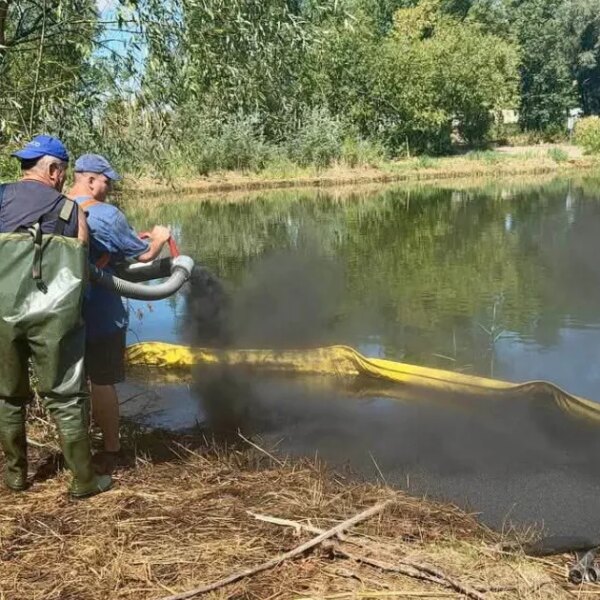 Розлив нафтопродуктів на озері Кирилівському: як екологи врятували водойму
