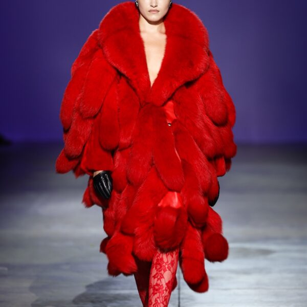 UFW SS’27: SANTA — новий must-have тренд у power dressing: скульптурний крій та ефектні об’єми для твого незабутнього образу