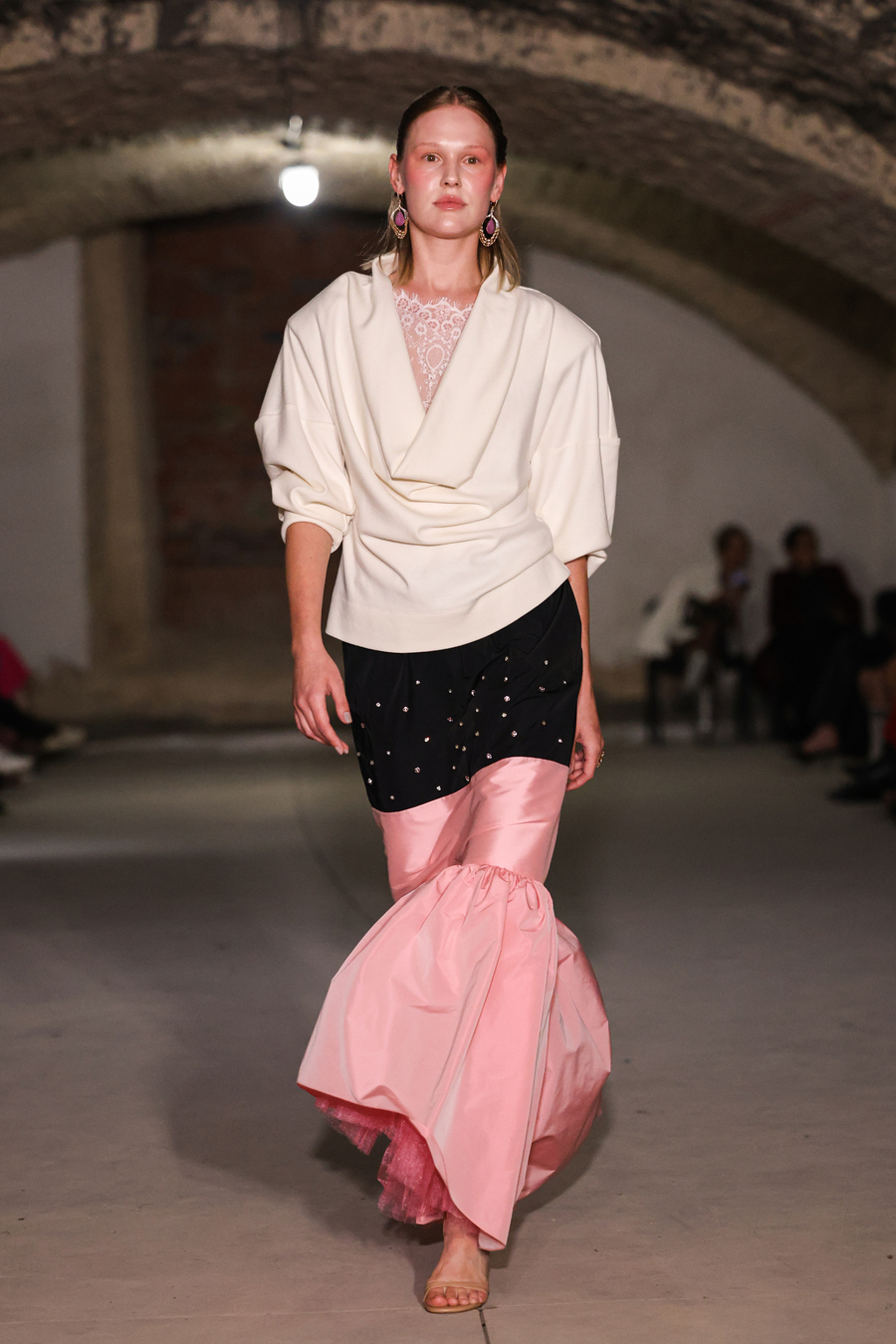 UFW SS&rsquo;27: Darja Donezz переосмислює казку мовою сучасного одягу