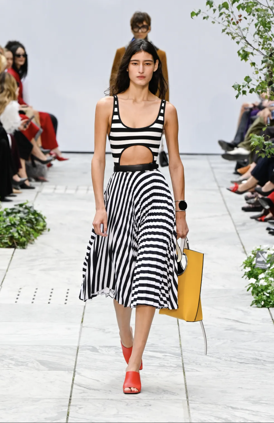 Michael Kors: Новий тренд — смужка, що переверне твій стиль. Фешн-порада від Тижня моди в Нью-Йорку 8 Michael Kors SS'27 Collection