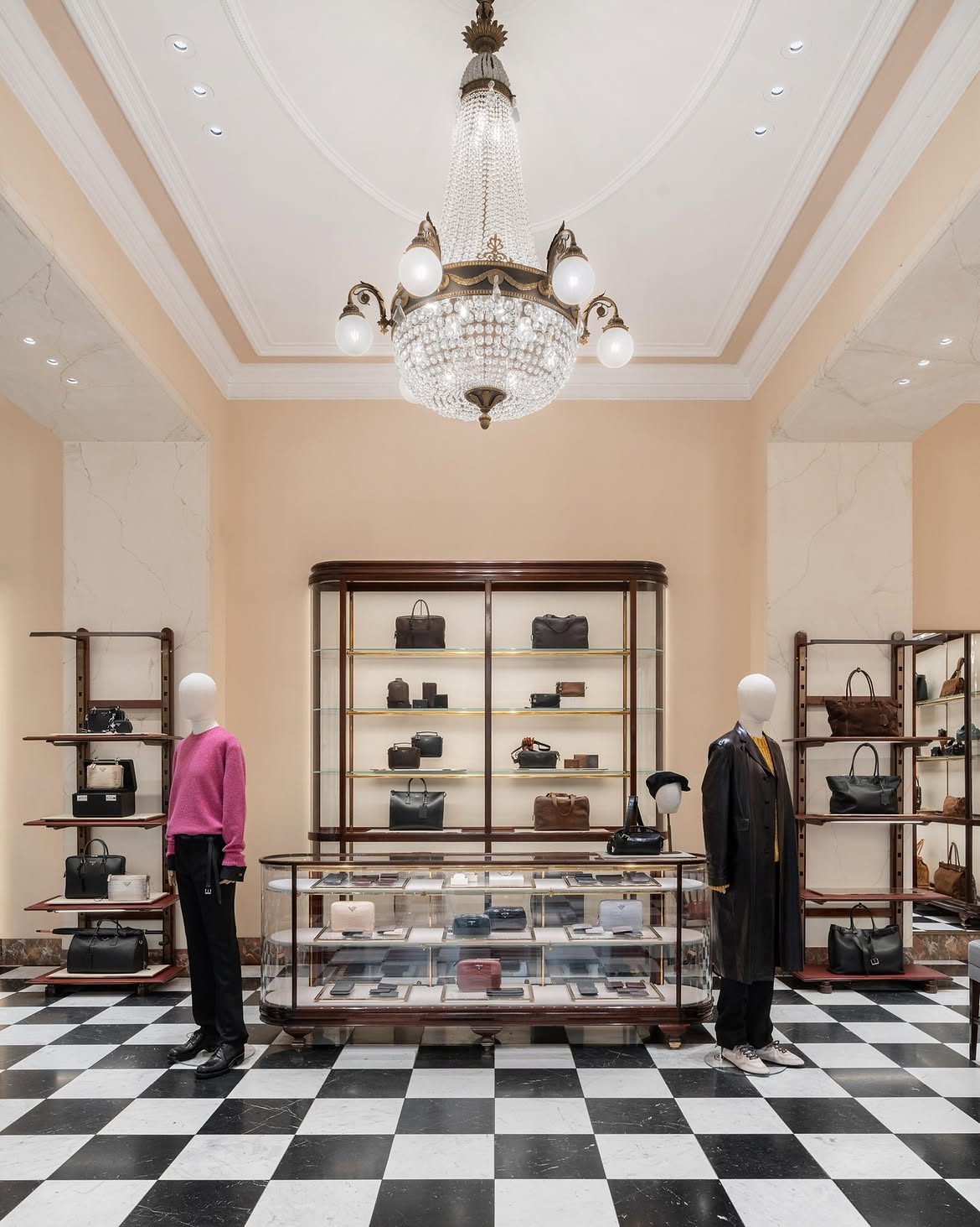 Prada Galleria в Мілані: must-have естетика нового простору від Prada, що задає тренди 16 Prada Galleria