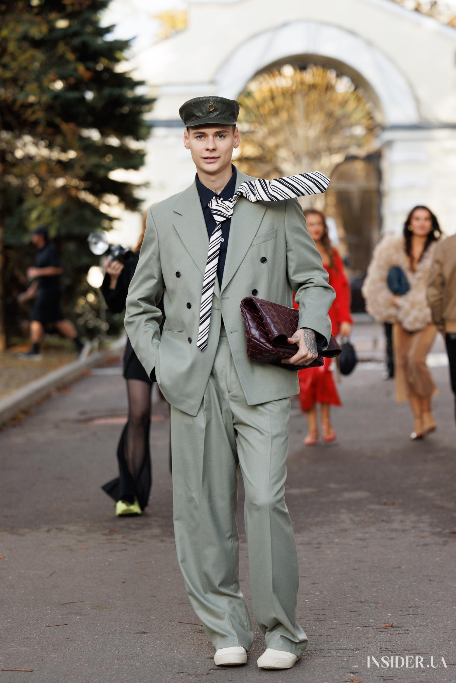 Street style UFW SS'27: Яскраві образи гостей – фешн-поради стилю 44 Євген Прьомін