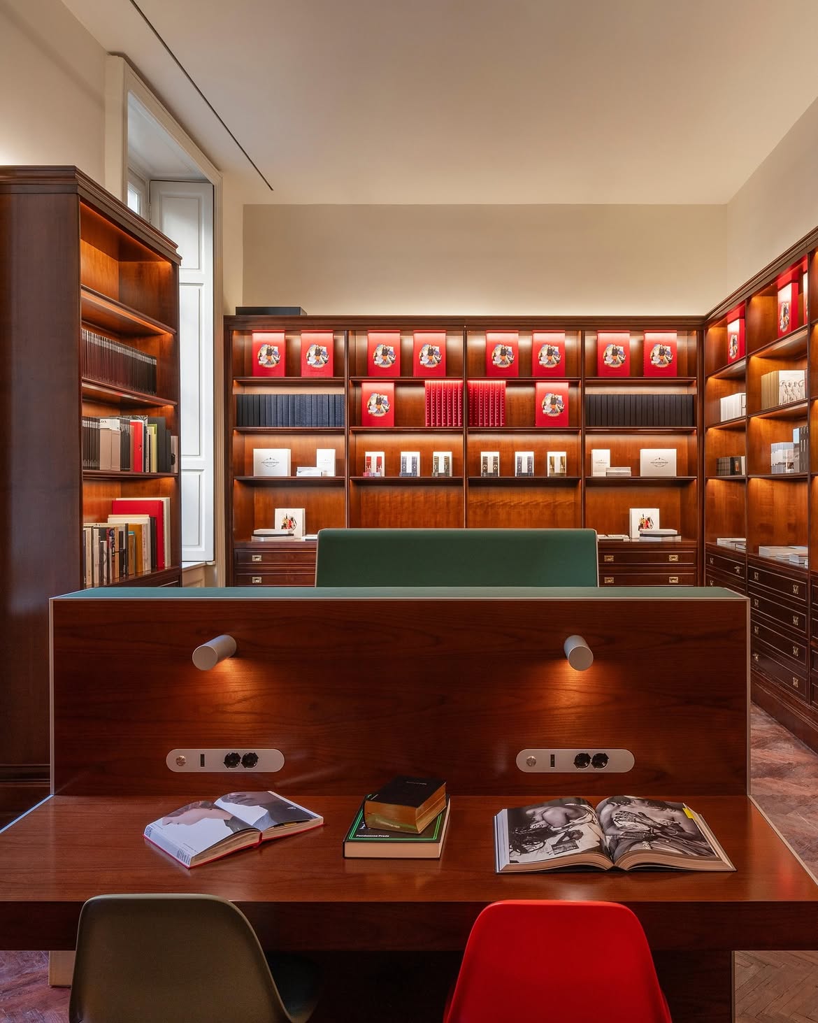 Prada Galleria в Мілані: must-have естетика нового простору від Prada, що задає тренди 25 Prada Galleria