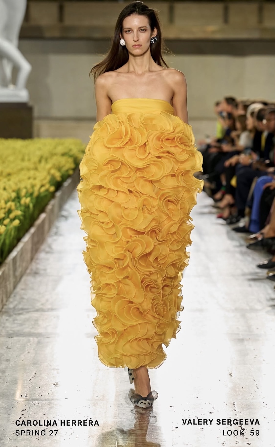 Carolina Herrera: ювілейна колекція серед 20 тисяч тюльпанів – головний тренд сезону 27 Carolina Herrera: Елегантність та стиль