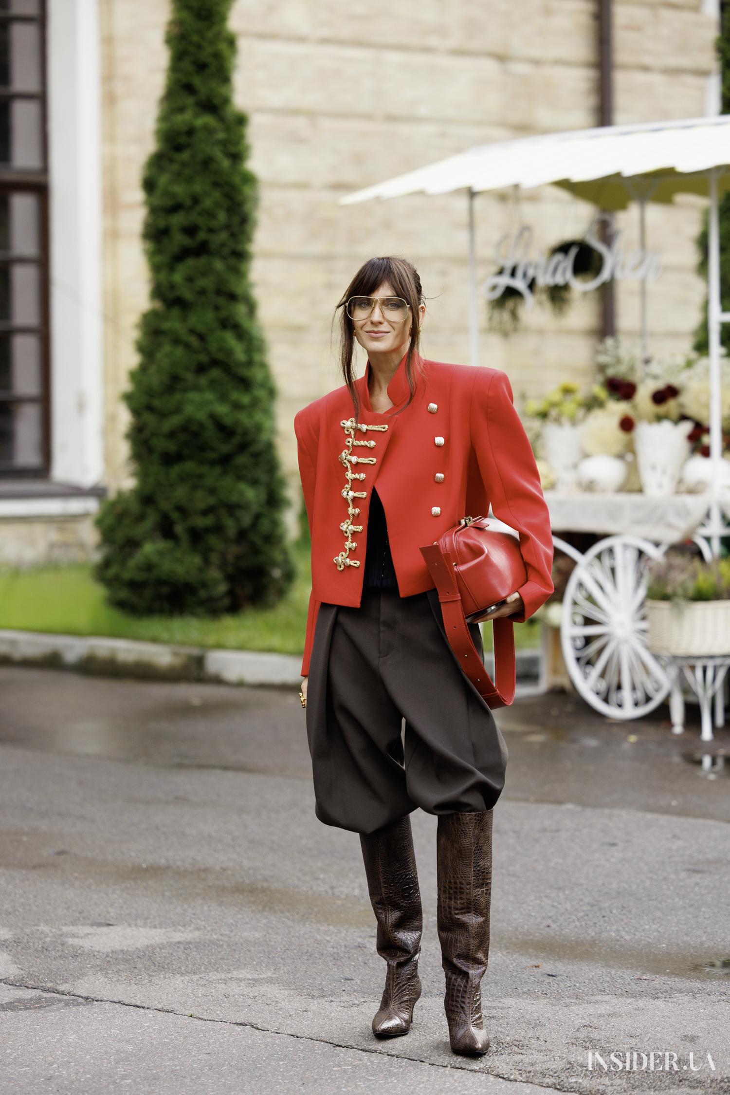 Street style UFW SS’27: головні тренди сезону та must-have образи фінального дня 36 Вікторія Урсаті