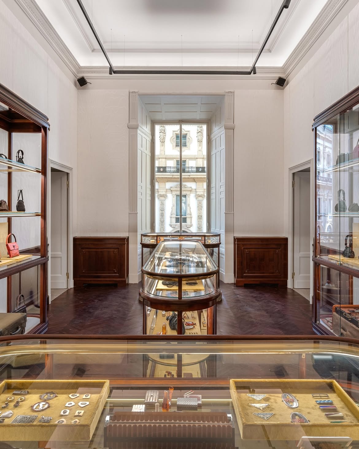 Prada Galleria в Мілані: must-have естетика нового простору від Prada, що задає тренди 27 Prada Galleria