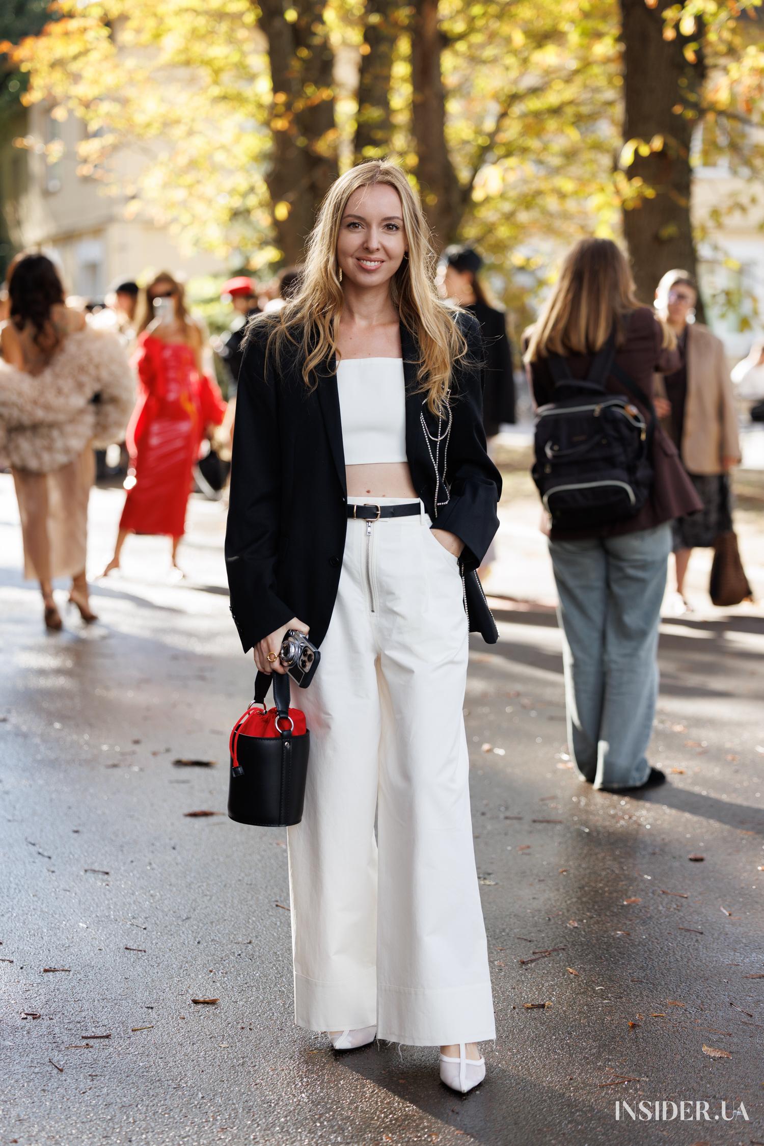 Street style UFW SS'27: Яскраві образи гостей – фешн-поради стилю 55 Анна Козир