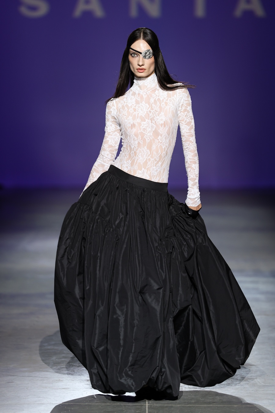 UFW SS’27: SANTA — новий must-have тренд у power dressing: скульптурний крій та ефектні об’єми для твого незабутнього образу 33 Колекція SANTA