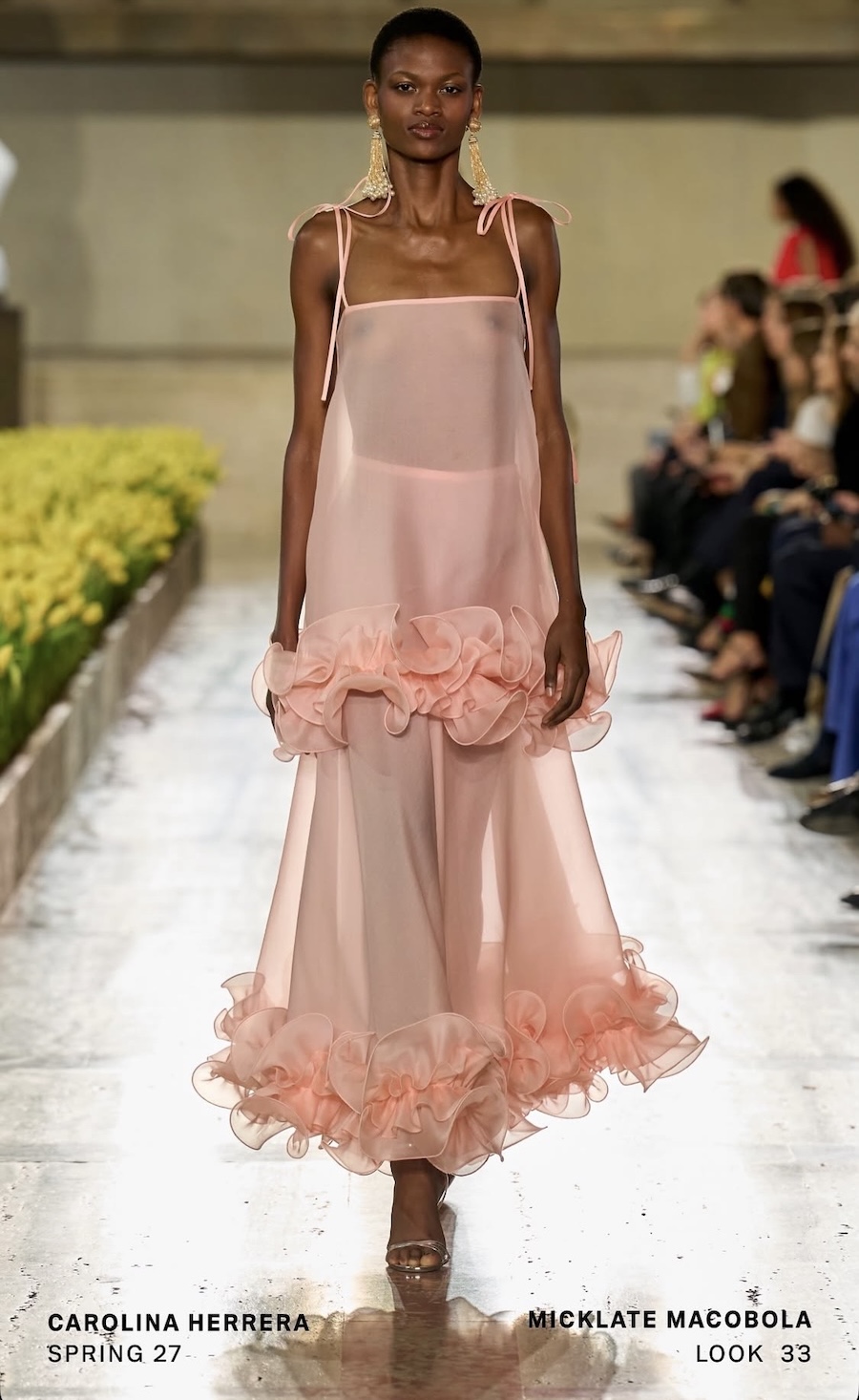 Carolina Herrera: ювілейна колекція серед 20 тисяч тюльпанів – головний тренд сезону 32 Carolina Herrera: Стиль