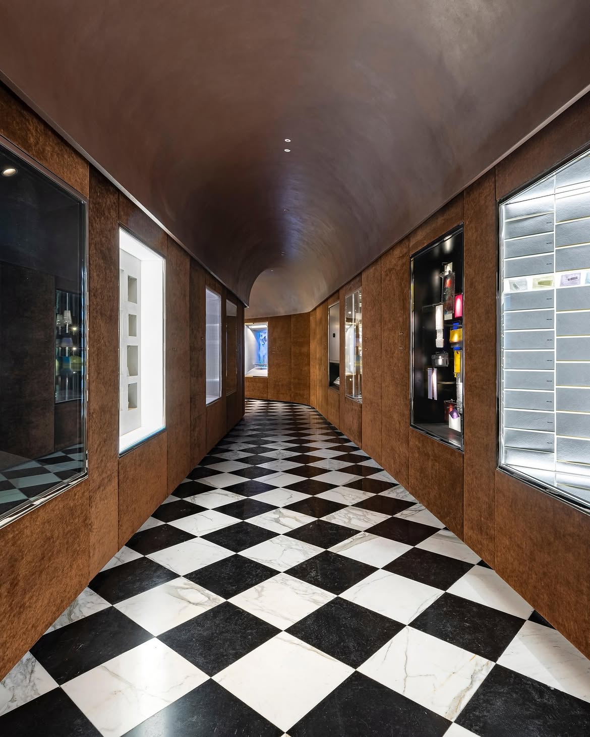 Prada Galleria в Мілані: must-have естетика нового простору від Prada, що задає тренди 19 Prada Galleria