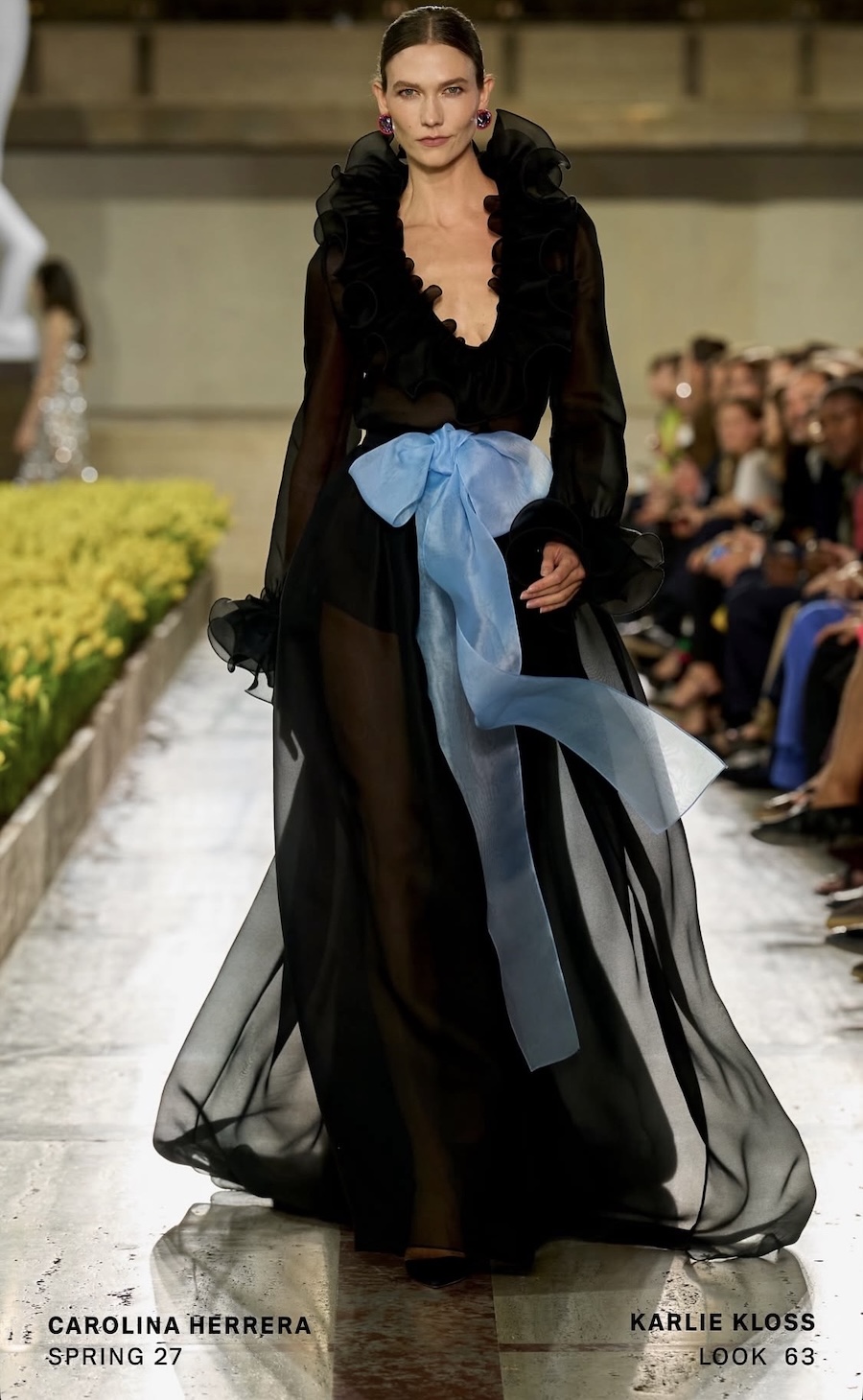 Carolina Herrera: ювілейна колекція серед 20 тисяч тюльпанів – головний тренд сезону 26 Carolina Herrera: Актуальні тренди