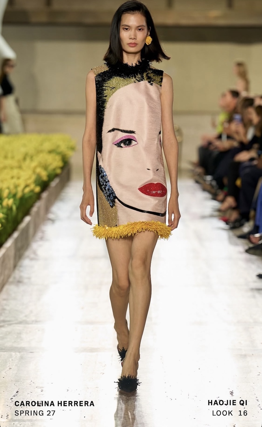 Carolina Herrera: ювілейна колекція серед 20 тисяч тюльпанів – головний тренд сезону 23 Carolina Herrera: Образи для впевненої жінки