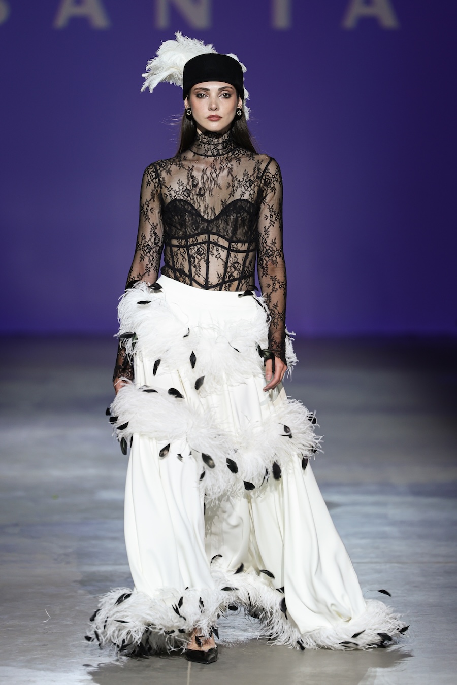 UFW SS’27: SANTA — новий must-have тренд у power dressing: скульптурний крій та ефектні об’єми для твого незабутнього образу 31 Колекція SANTA