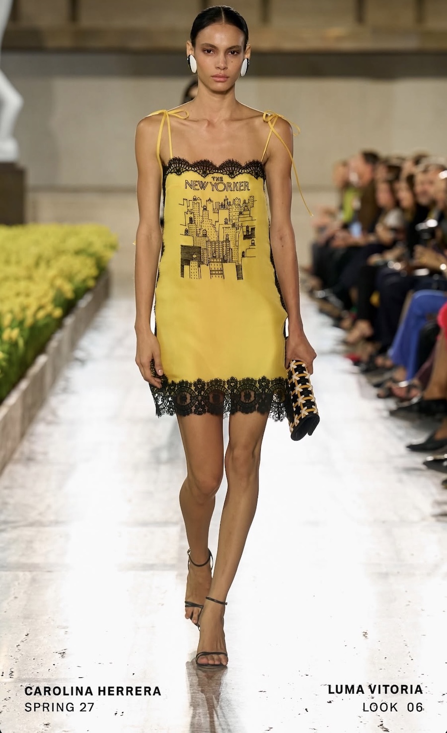 Carolina Herrera: ювілейна колекція серед 20 тисяч тюльпанів – головний тренд сезону 24 Carolina Herrera: Класичні силуети