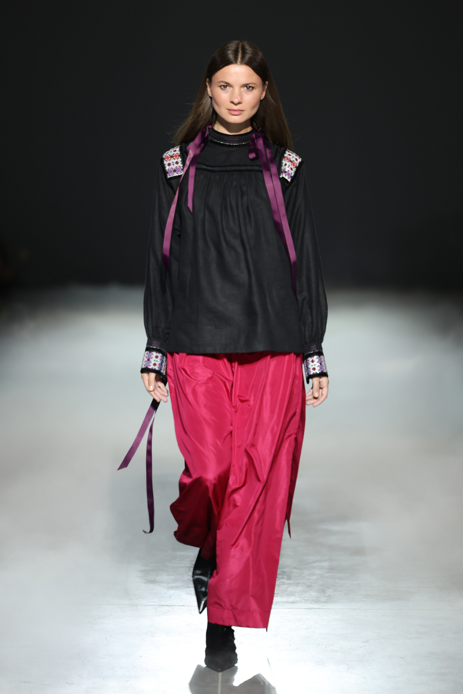 Ukrainian Fashion Week SS'27: Khrystyna Rachytska переосмислює українські сорочки в новій колекції