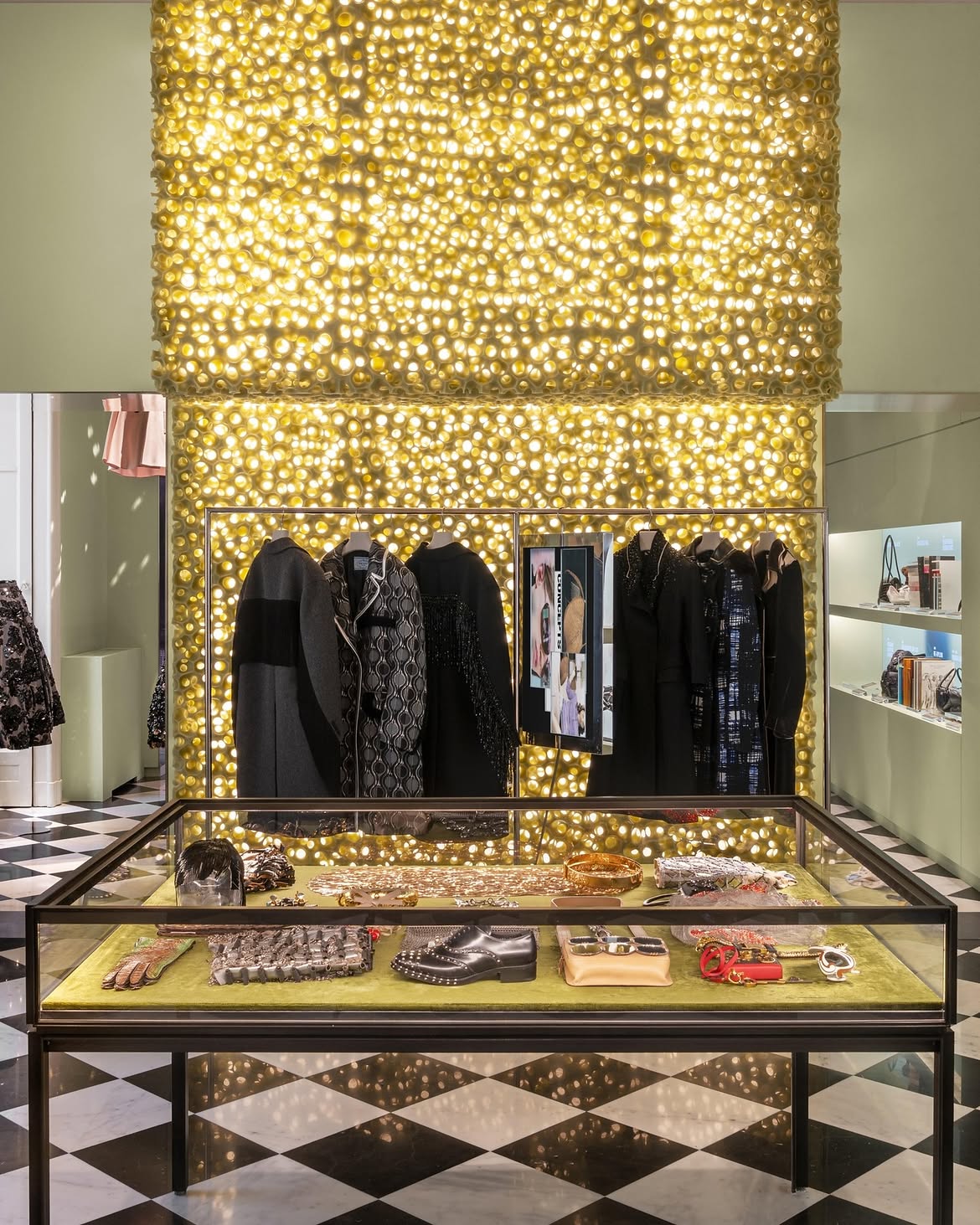 Prada Galleria в Мілані: must-have естетика нового простору від Prada, що задає тренди 15 Prada Galleria