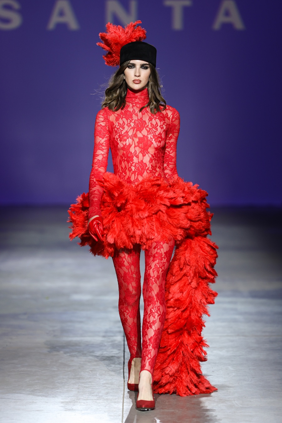 UFW SS’27: SANTA — новий must-have тренд у power dressing: скульптурний крій та ефектні об’єми для твого незабутнього образу 28 Колекція SANTA
