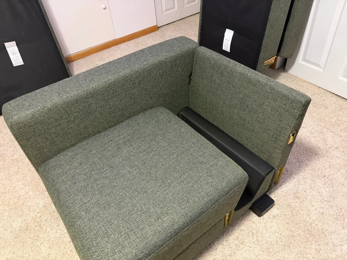 Збирання першого кута дивана Cozey Neptune Sleeper Sofa
