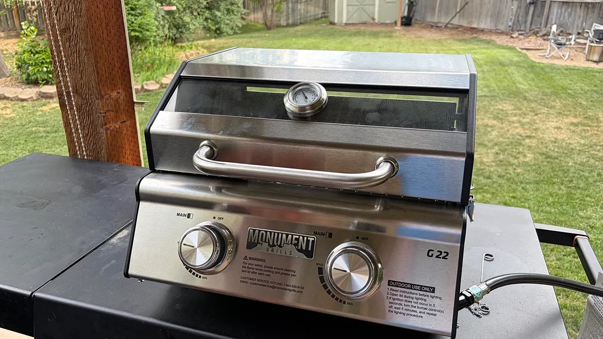 Настільний газовий гриль Monument Grills G22 з нержавіючої сталі