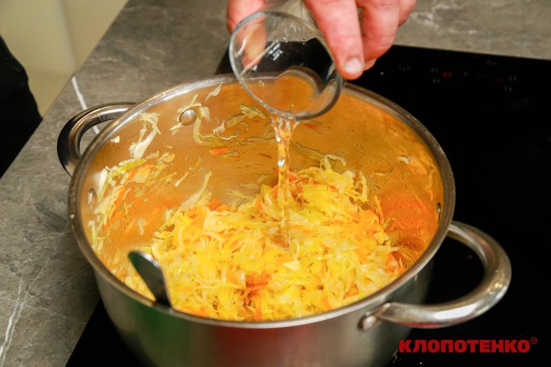 Тушкована капуста на зиму: простий рецепт від Клопотенка 13 Додавання оцту в тушковану капусту