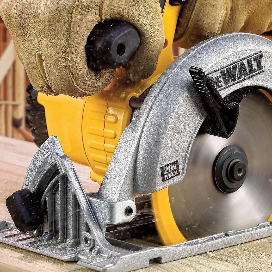 Знижки до 62% на інструменти DeWalt: розпродаж в Amazon 8 Циркулярна пила DeWalt 20V MAX 6-1/2 дюйма
