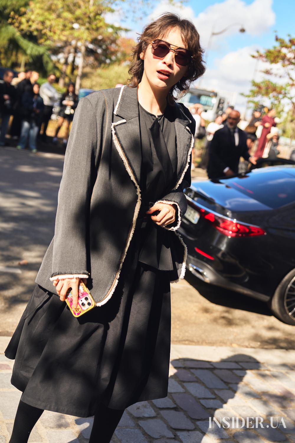 Street style PFW SS’27: найяскравіші образи гостей показів Schiaparelli та Balenciaga — стильний тренд весни-літа 2027, який варто додати до свого must-have гардеробу. 30 Street style PFW SS’27: Tate McRae