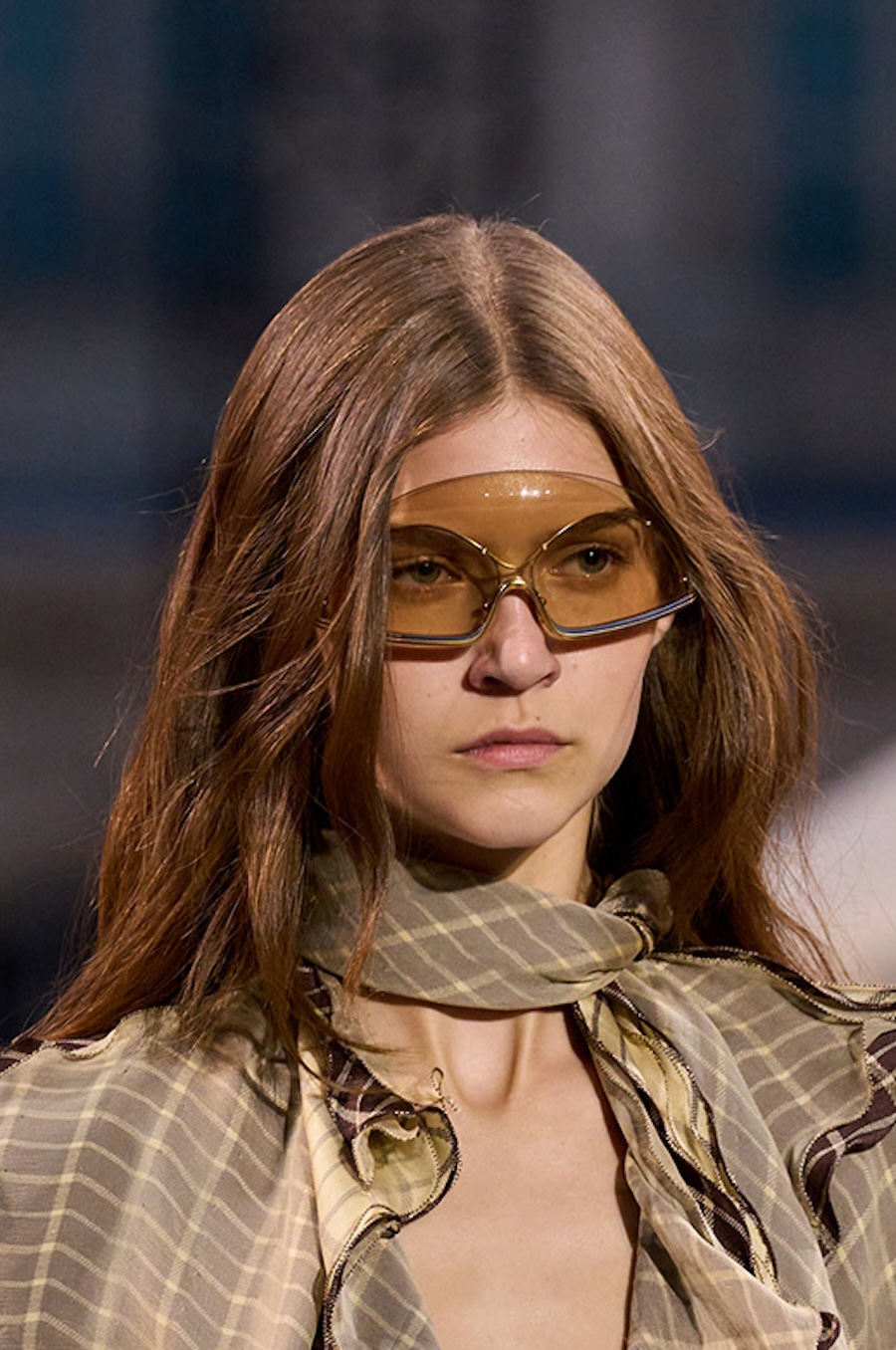 Кристали та футуристичні силуети: Louis Vuitton демонструє тренд гардеробу майбутнього 23 Louis Vuitton: Сучасний дизайн