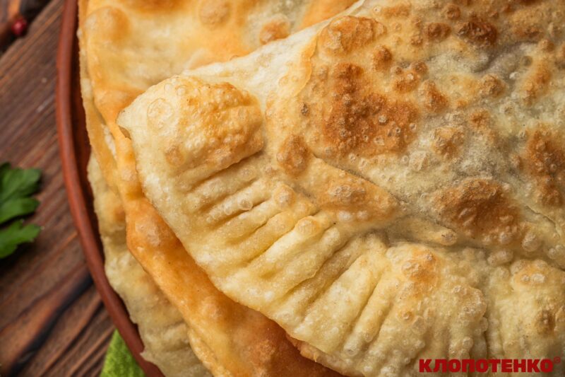 Чібереки на мінералці: секрет ідеальної випічки від Клопотенка 4 Процес смаження чібереків
