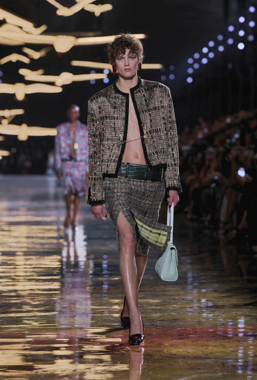 Chanel SS’27: смілива колекція, що диктує новий тренд на показ тіла 35 Chanel SS’27: смілива колекція, що диктує новий тренд на показ тіла 35