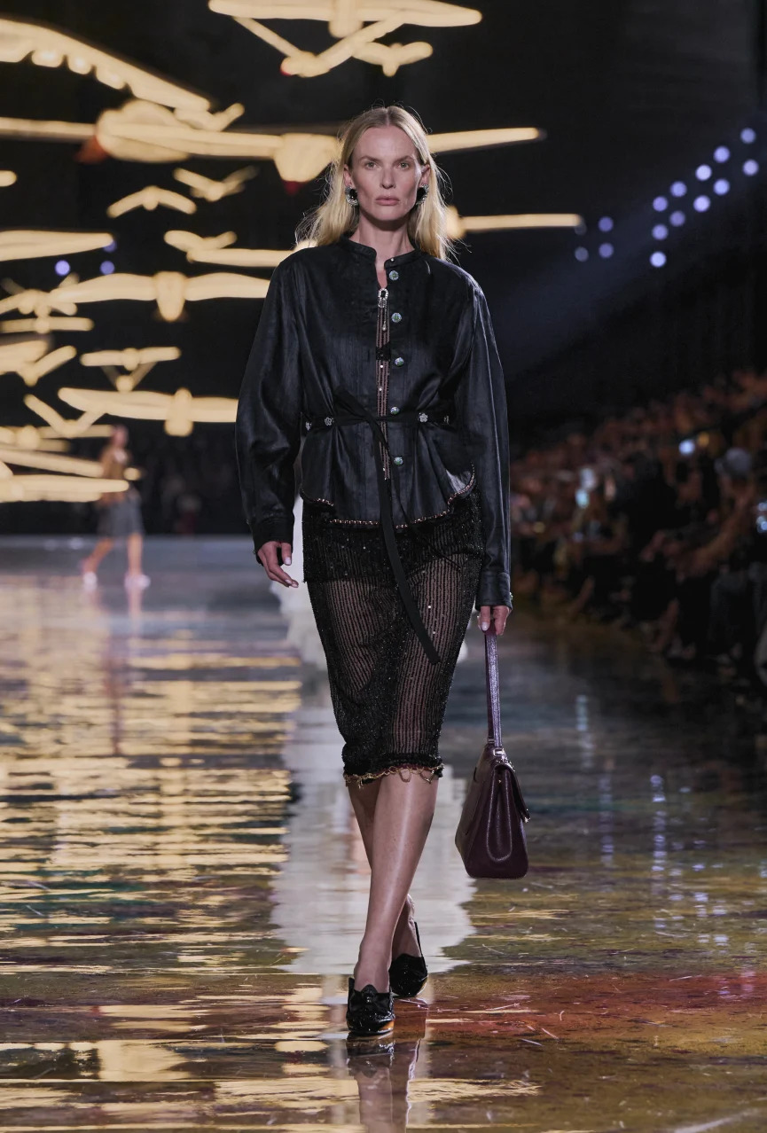 Chanel SS’27: смілива колекція, що диктує новий тренд на показ тіла 32 Chanel SS’27: смілива колекція, що диктує новий тренд на показ тіла 32