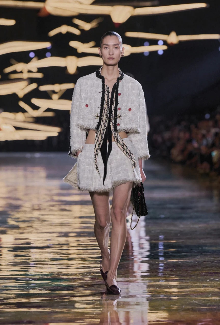 Chanel SS’27: смілива колекція, що диктує новий тренд на показ тіла 36 Chanel SS’27: смілива колекція, що диктує новий тренд на показ тіла 36