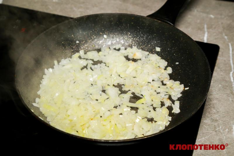 Соковиті котлети в духовці: секрети від Євгена Клопотенка 7 цибуля смажена