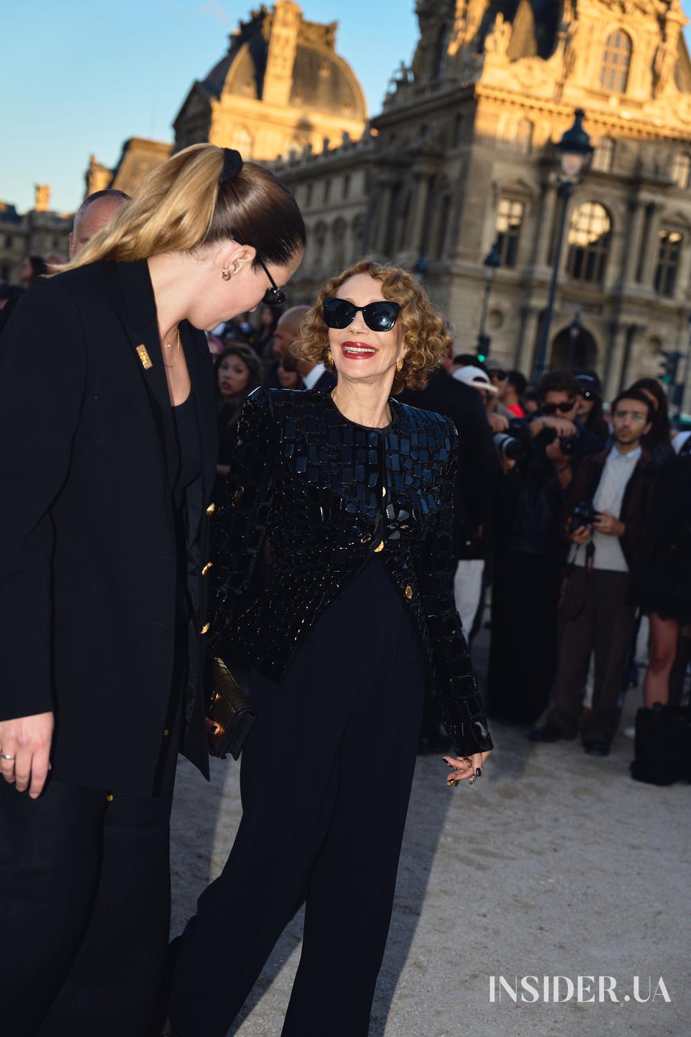 Street style PFW SS’27: найяскравіші образи гостей показів Schiaparelli та Balenciaga — стильний тренд весни-літа 2027, який варто додати до свого must-have гардеробу. 40 Street style PFW SS’27: Віра Дуплава