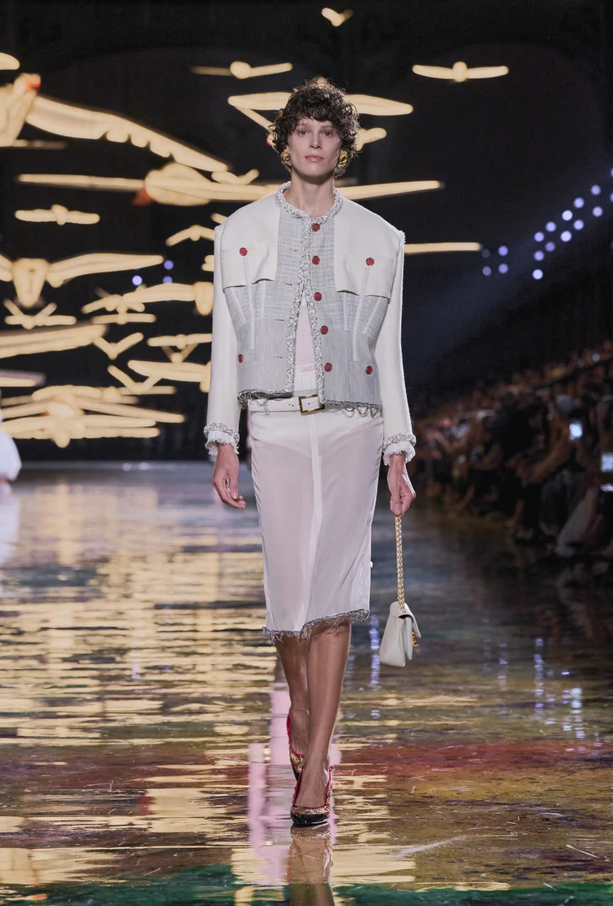 Chanel SS’27: смілива колекція, що диктує новий тренд на показ тіла 21 Chanel SS’27: смілива колекція, що диктує новий тренд на показ тіла 21