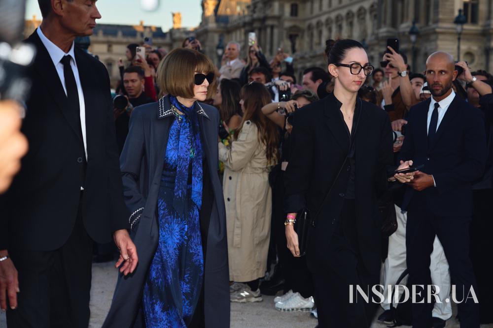 Street style PFW SS’27: найяскравіші образи гостей показів Schiaparelli та Balenciaga — стильний тренд весни-літа 2027, який варто додати до свого must-have гардеробу. 26 Street style PFW SS’27: Анна Вінтур