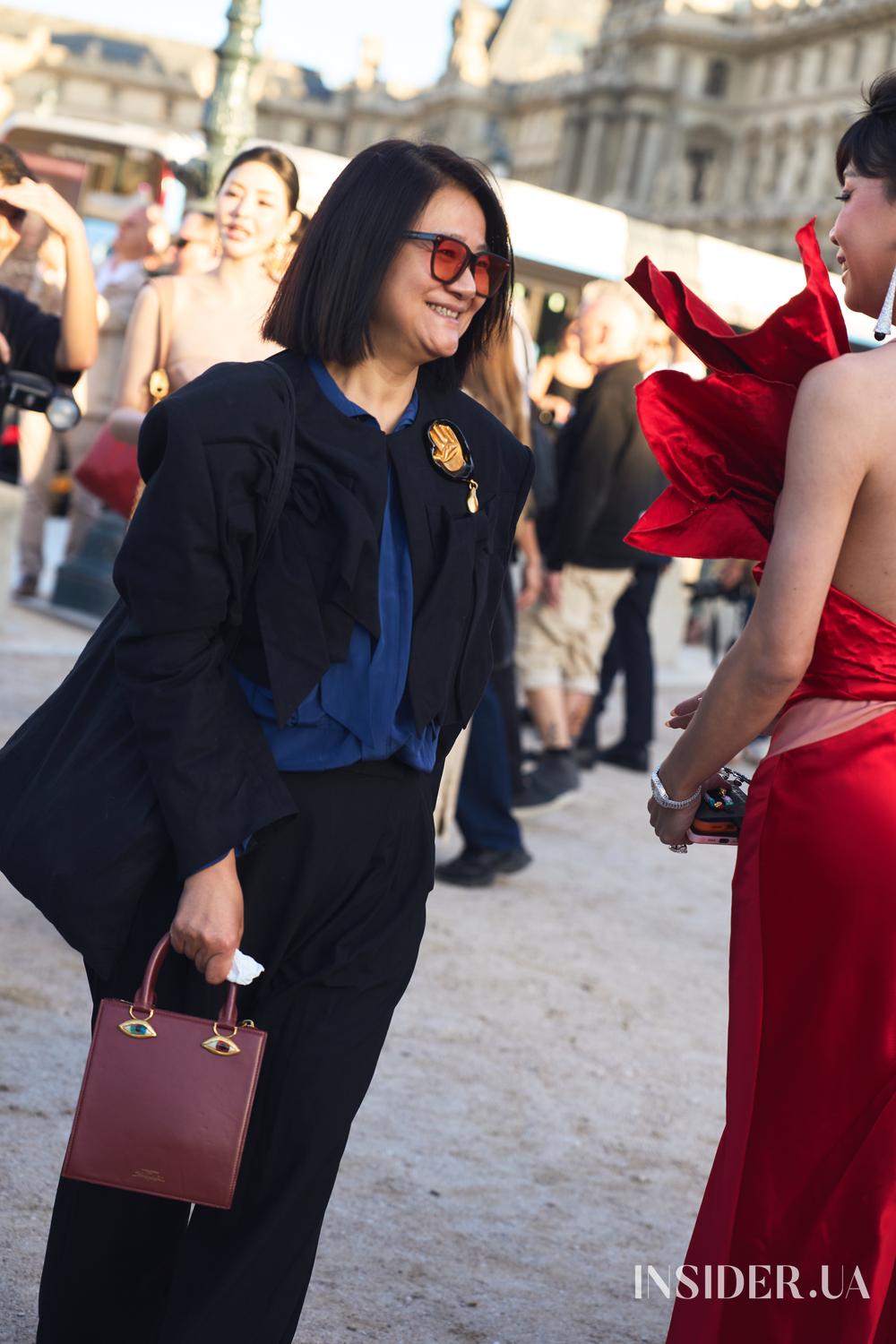 Street style PFW SS’27: найяскравіші образи гостей показів Schiaparelli та Balenciaga — стильний тренд весни-літа 2027, який варто додати до свого must-have гардеробу. 34 Street style PFW SS’27: Віра Дуплава