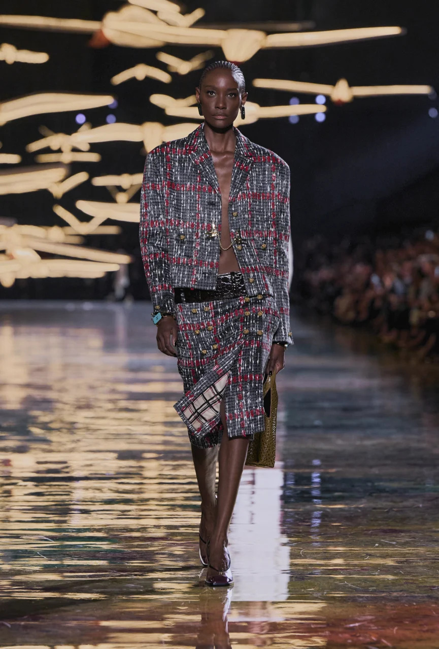 Chanel SS’27: смілива колекція, що диктує новий тренд на показ тіла 37 Chanel SS’27: смілива колекція, що диктує новий тренд на показ тіла 37