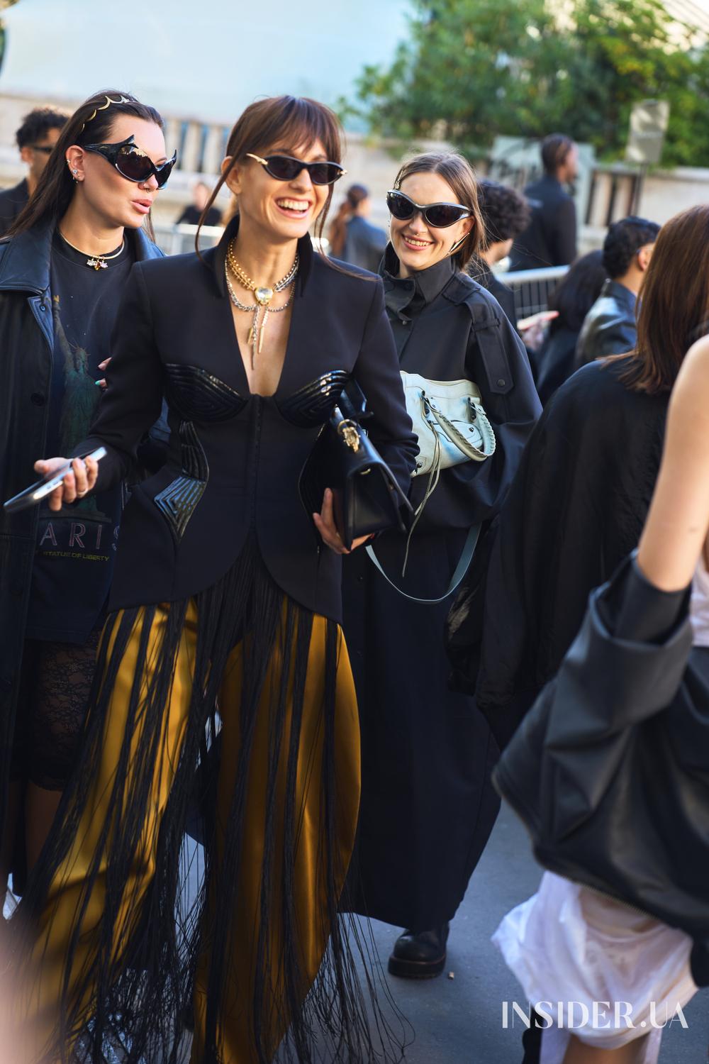 Street style PFW SS’27: найяскравіші образи гостей показів Schiaparelli та Balenciaga — стильний тренд весни-літа 2027, який варто додати до свого must-have гардеробу. 32 Street style PFW SS’27: Віра Дуплава
