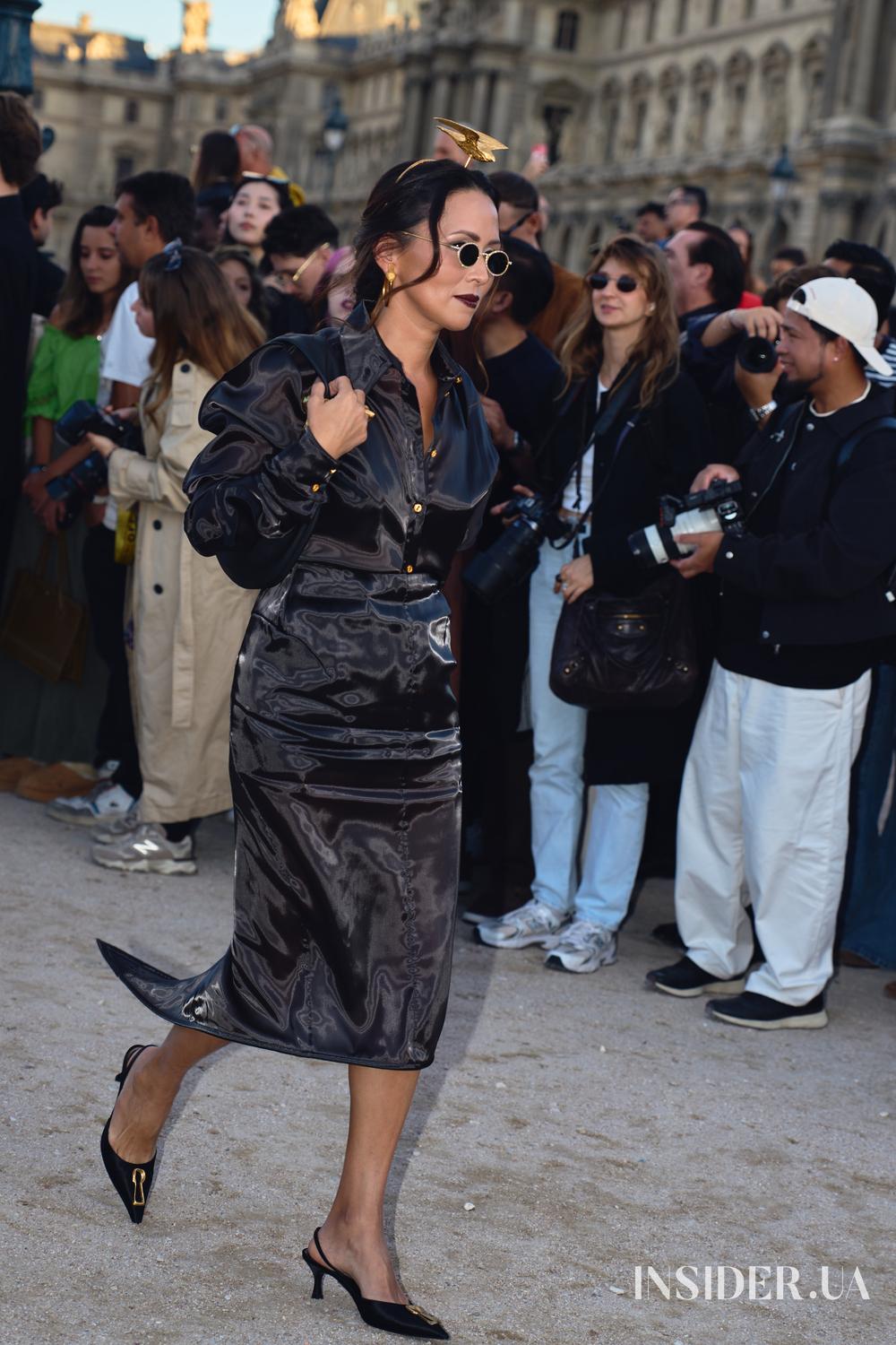 Street style PFW SS’27: найяскравіші образи гостей показів Schiaparelli та Balenciaga — стильний тренд весни-літа 2027, який варто додати до свого must-have гардеробу. 38 Street style PFW SS’27: Віра Дуплава