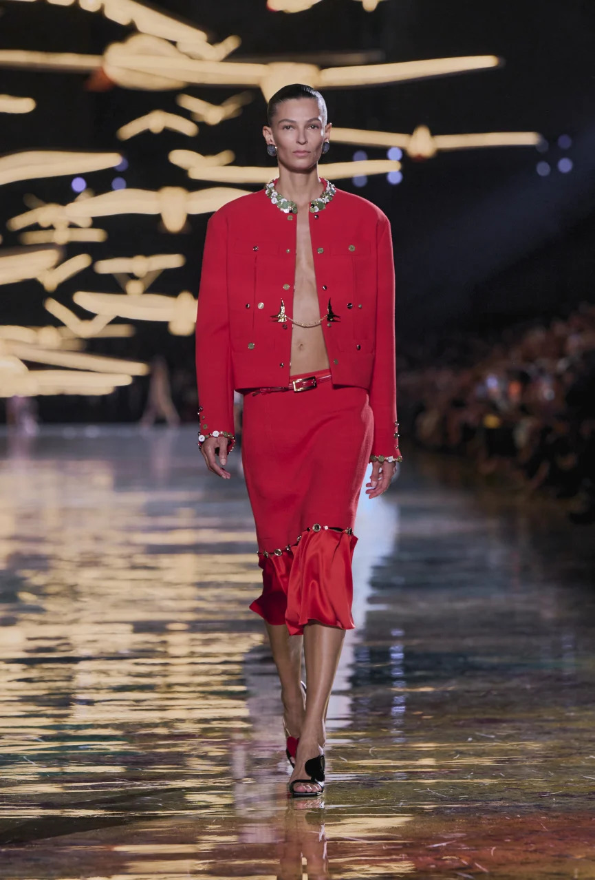 Chanel SS’27: смілива колекція, що диктує новий тренд на показ тіла 23 Chanel SS’27: смілива колекція, що диктує новий тренд на показ тіла 23